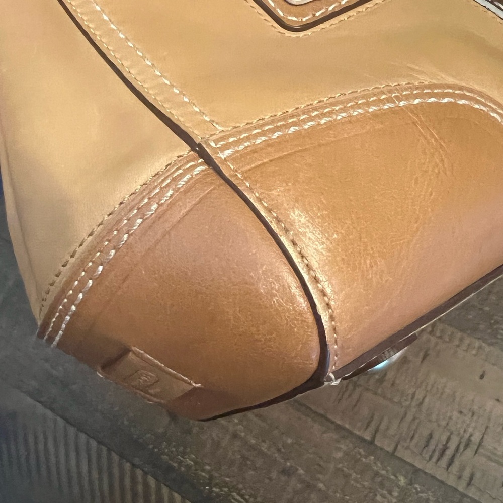 Coach Tan and Brown Leather Shoulder Bag with Turnlock Closure - Picture 9 of 13